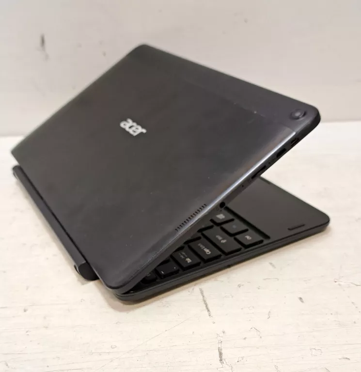 LAPTOP ACER D16H1