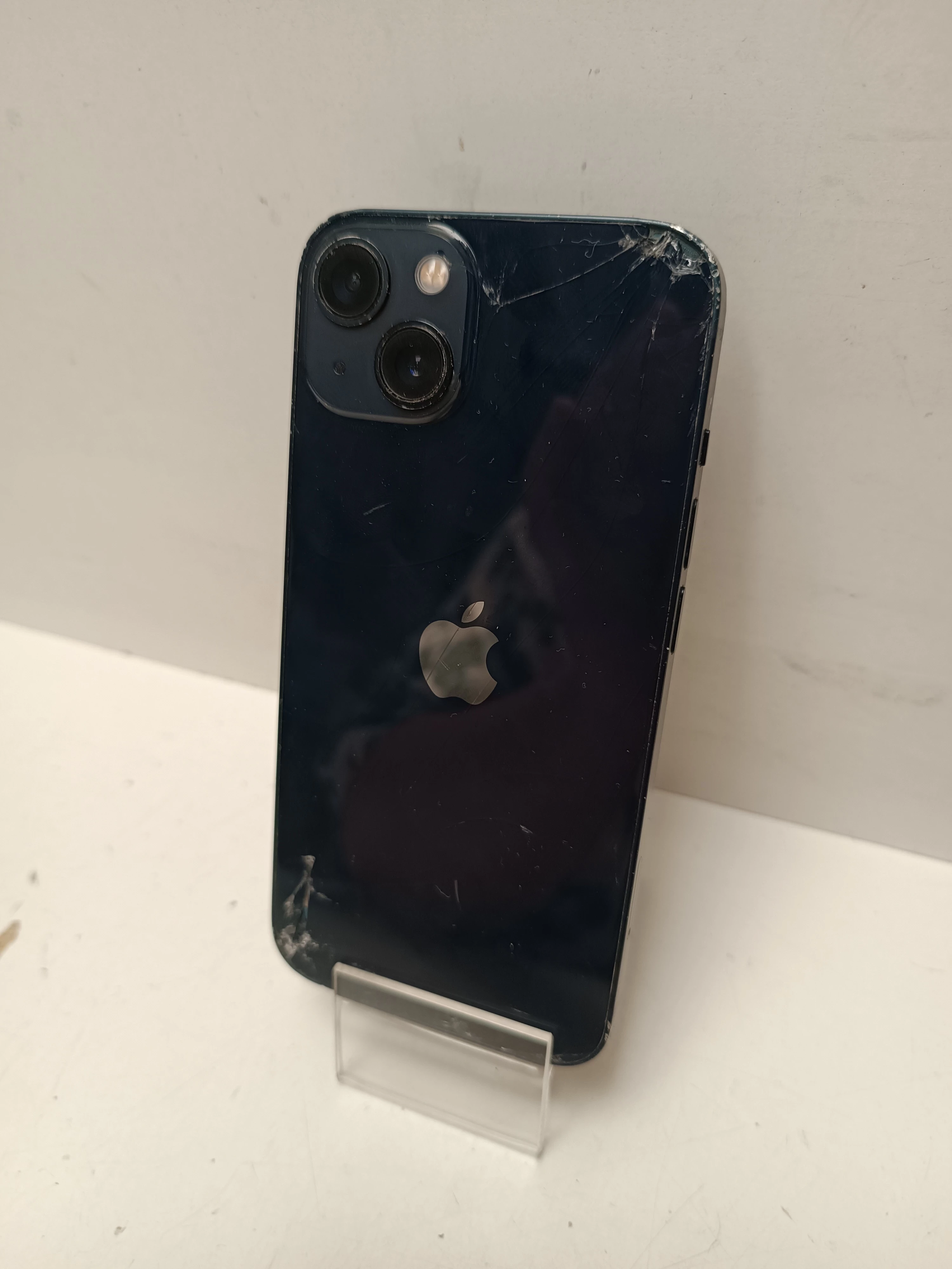 telefon-iphone-13-128gb-92-zbite-plecy-wbudowana-pamiec-128-gb