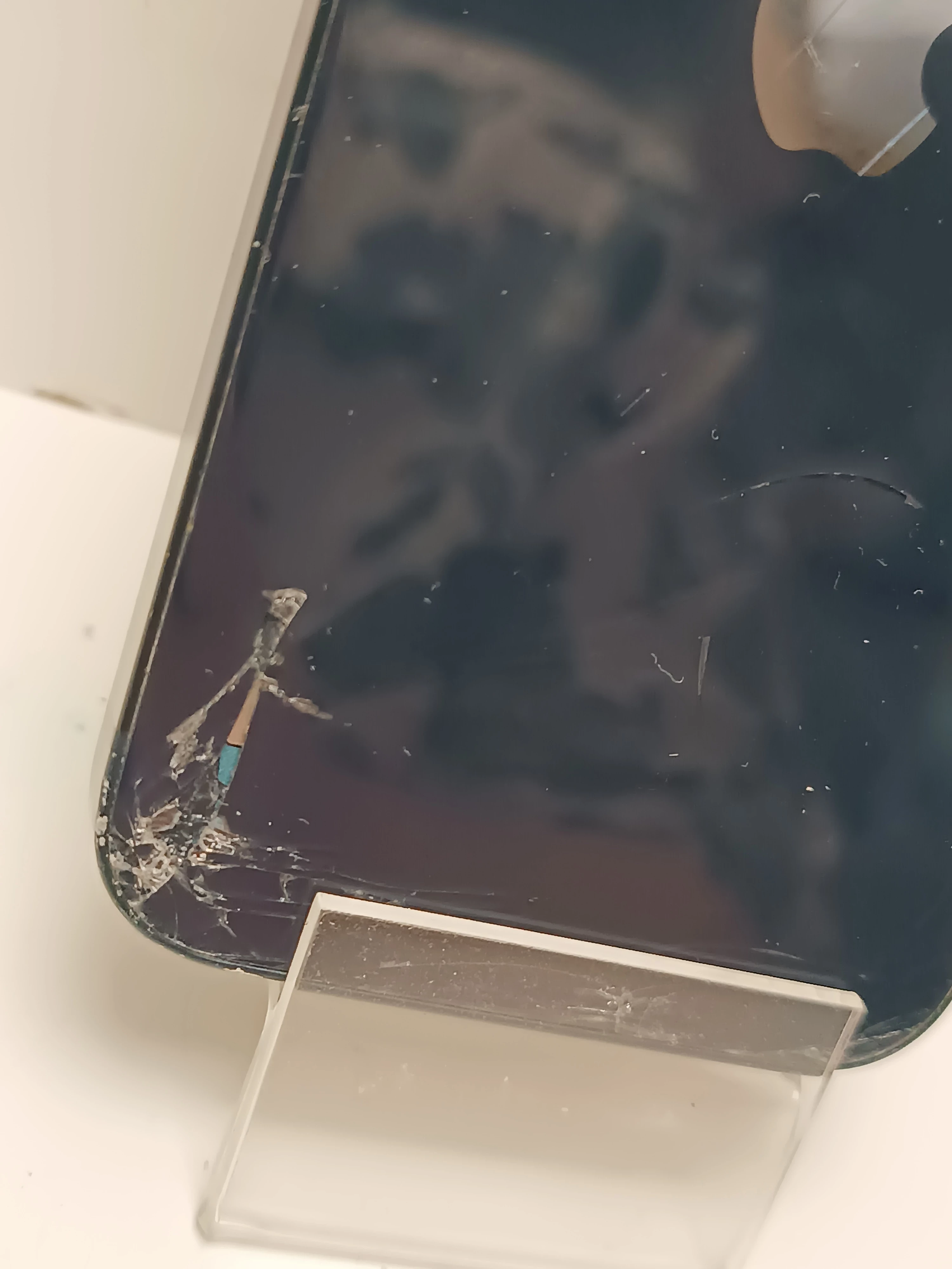 telefon-iphone-13-128gb-92-zbite-plecy-komunikacja-bluetooth