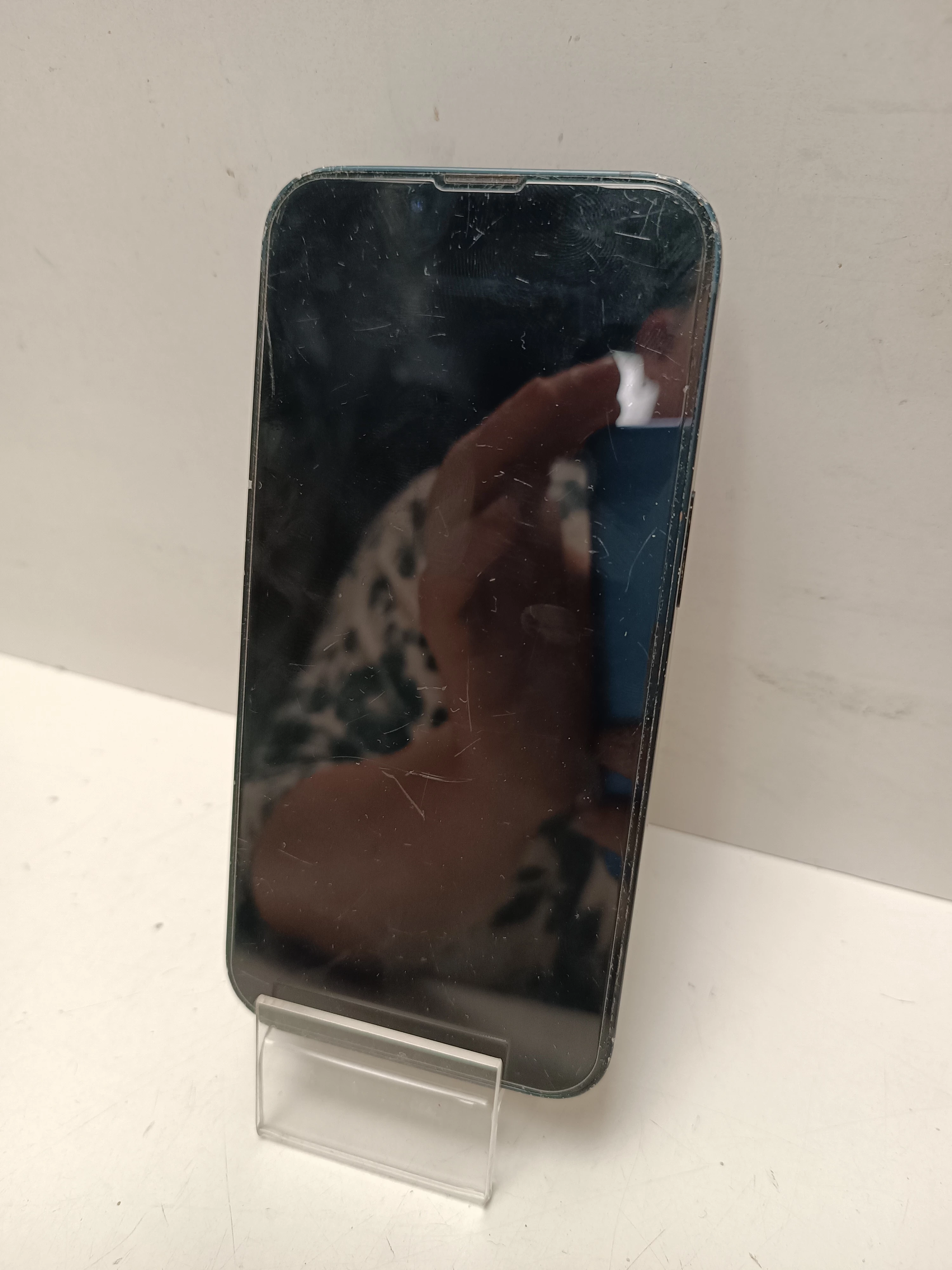 telefon-iphone-13-128gb-92-zbite-plecy-typ-smartfon
