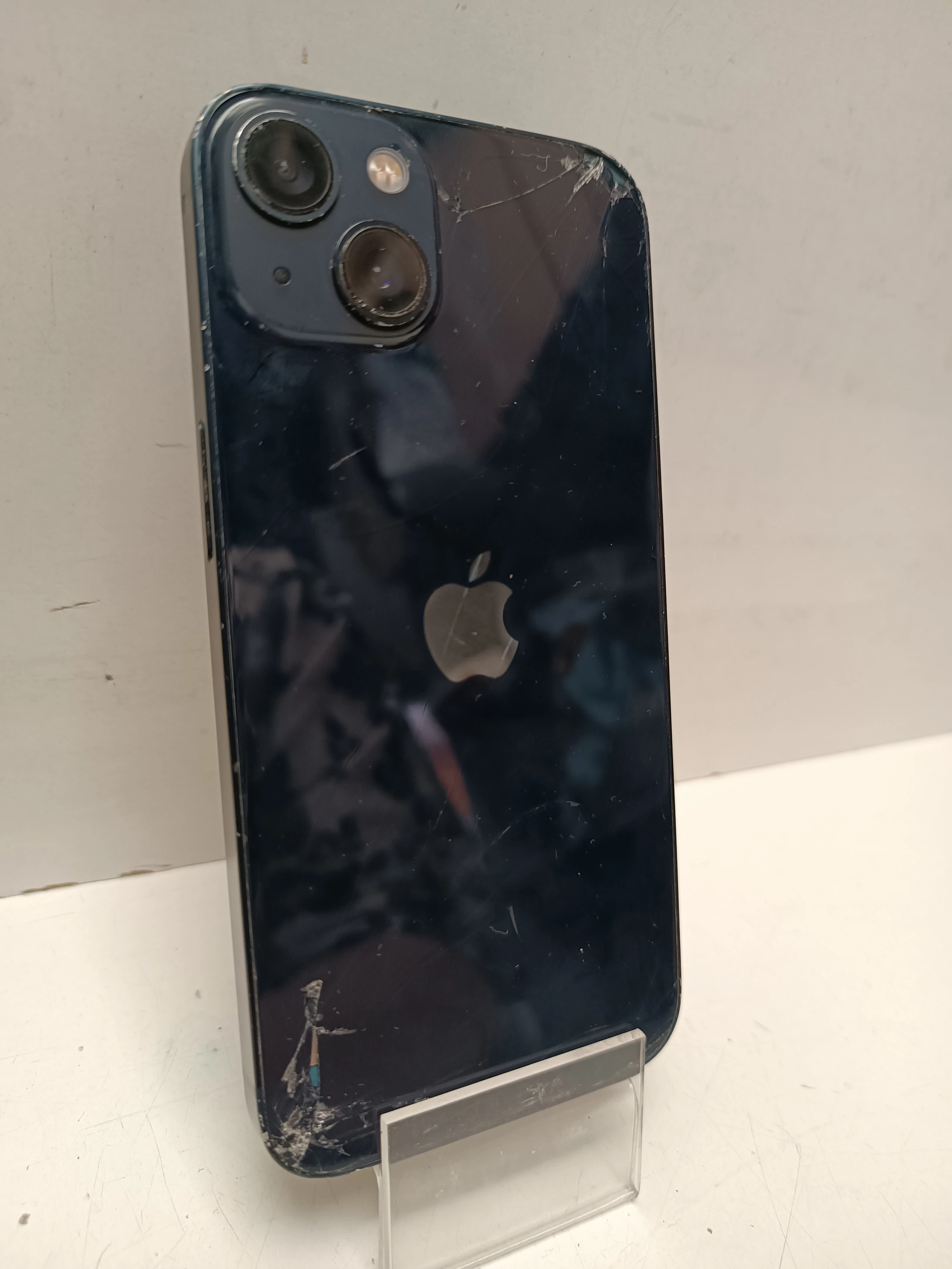 telefon-iphone-13-128gb-92-zbite-plecy-pamiec-ram-4-gb