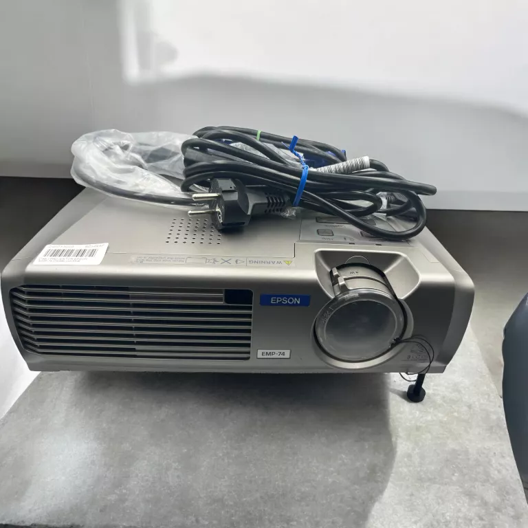 PROJEKTOR EPSON EMP-74/OKABLOWANIE