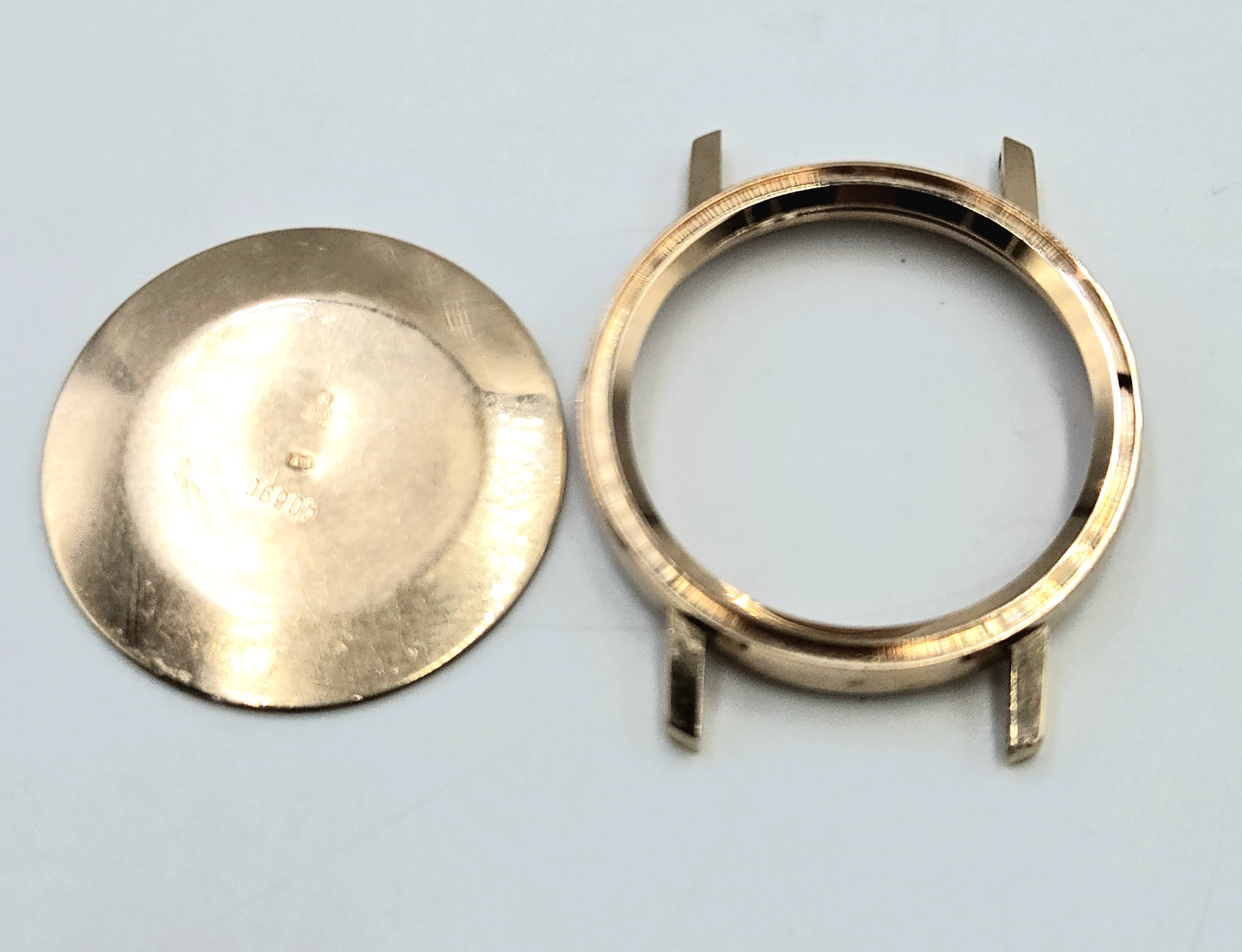 zlom-zlota-w1426-gr-pr-585-koperta-zegarka-wostok-powstancow-slaskich-122-wroclaw