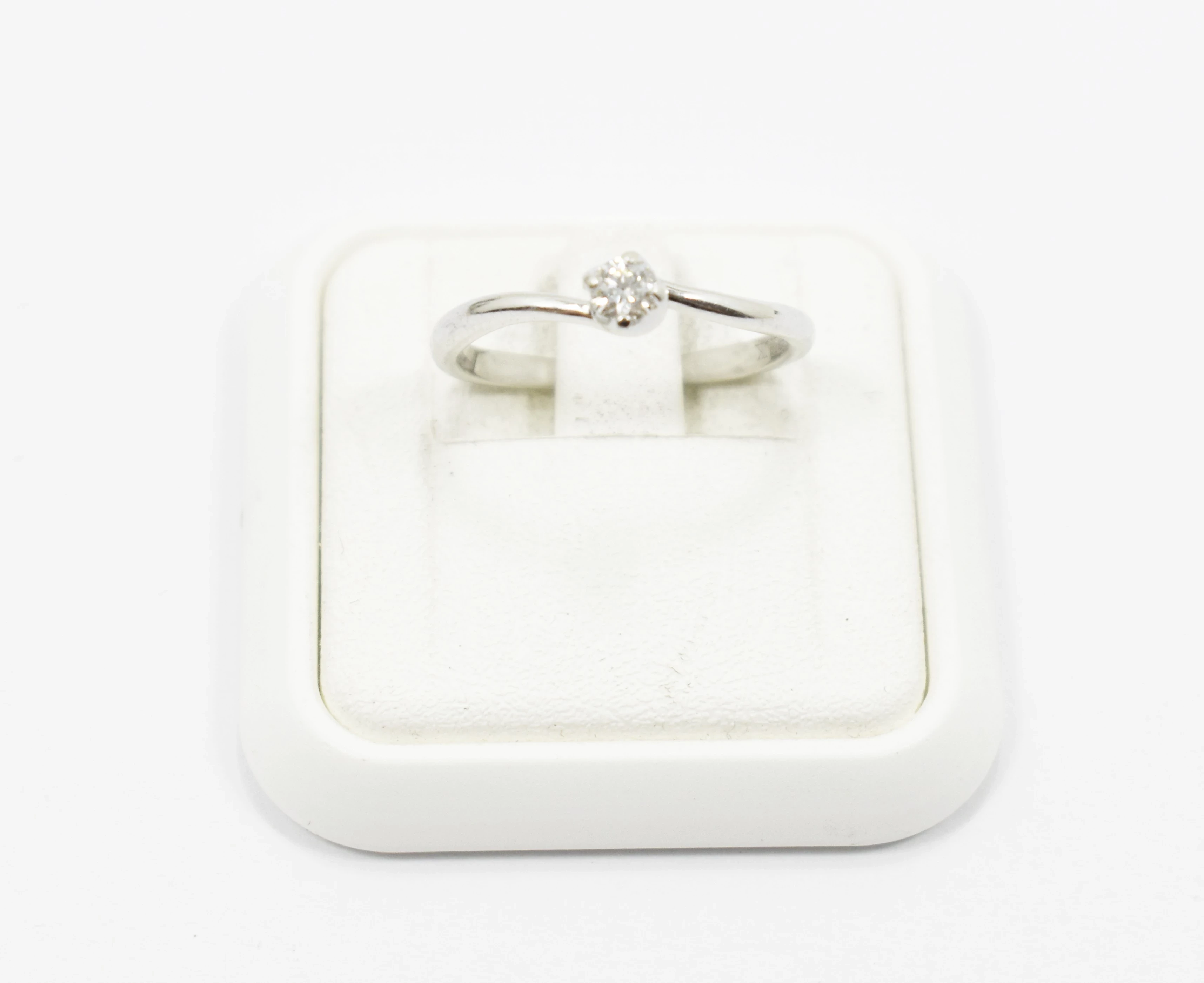 pierscionek-biale-zloto-z-diamentem-585-190g-r14-015-ct-marka-inna-marka