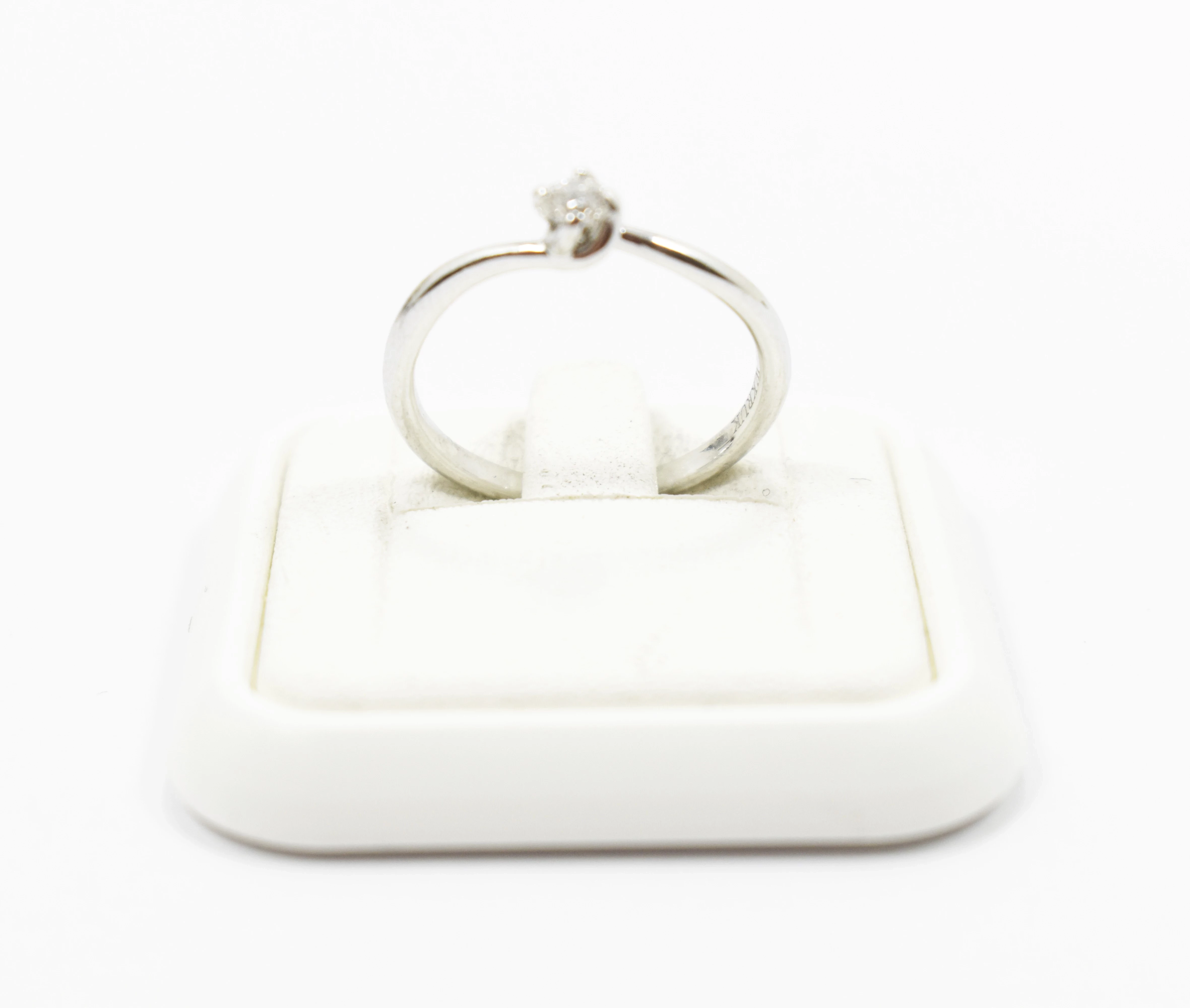 pierscionek-biale-zloto-z-diamentem-585-190g-r14-015-ct-stan-uzywany