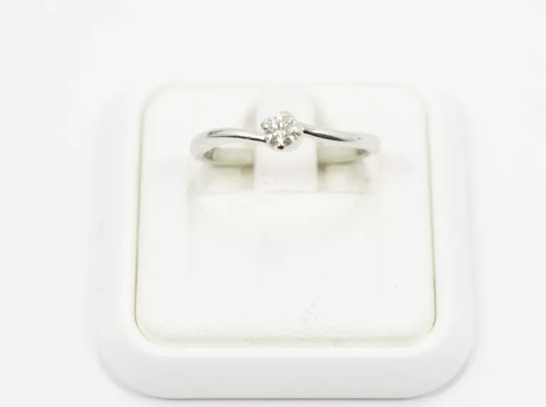 pierscionek-biale-zloto-z-diamentem-585-190g-r14-015-ct-kamien-diament