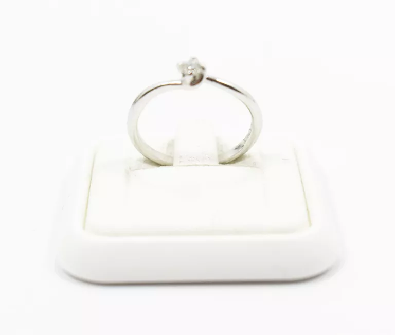 pierscionek-biale-zloto-z-diamentem-585-190g-r14-015-ct-stan-uzywany