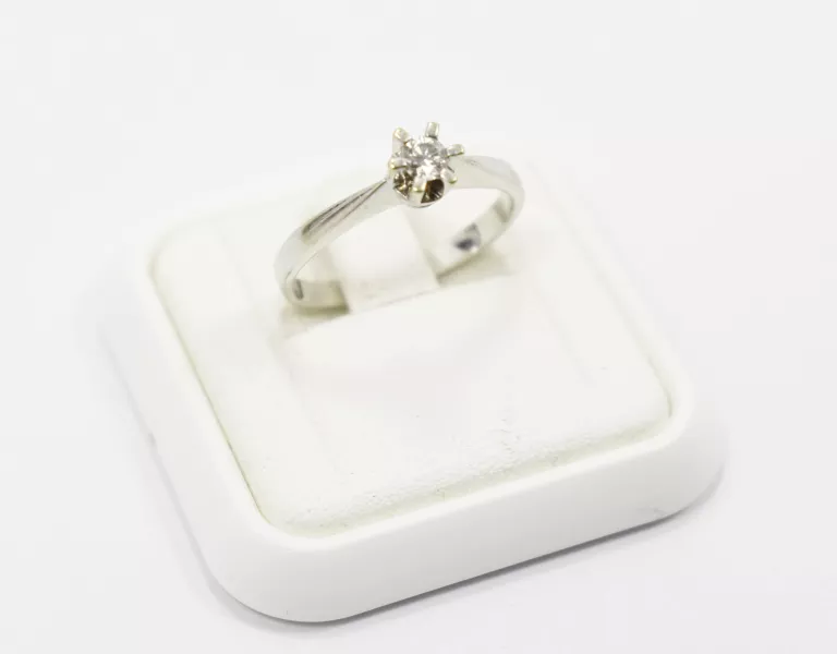PIERŚCIONEK BIAŁE ZŁOTO Z DIAMENTEM YES (585, 2,57G, R:15) 0,15 CT