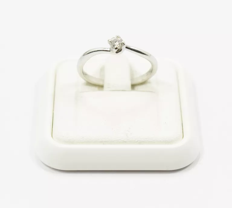 pierscionek-biale-zloto-z-diamentem-585-190g-r14-015-ct-product-id