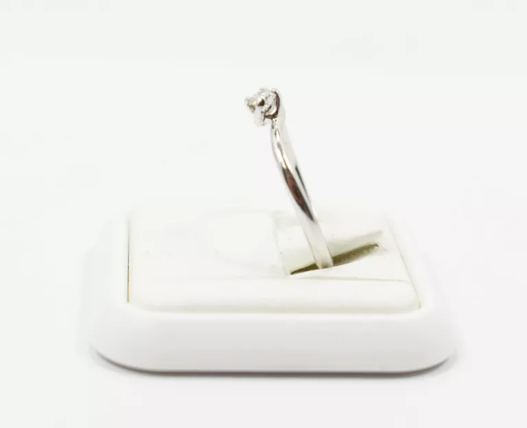 pierscionek-biale-zloto-z-diamentem-585-190g-r14-015-ct-rodzaj-wyrob-jubilerski