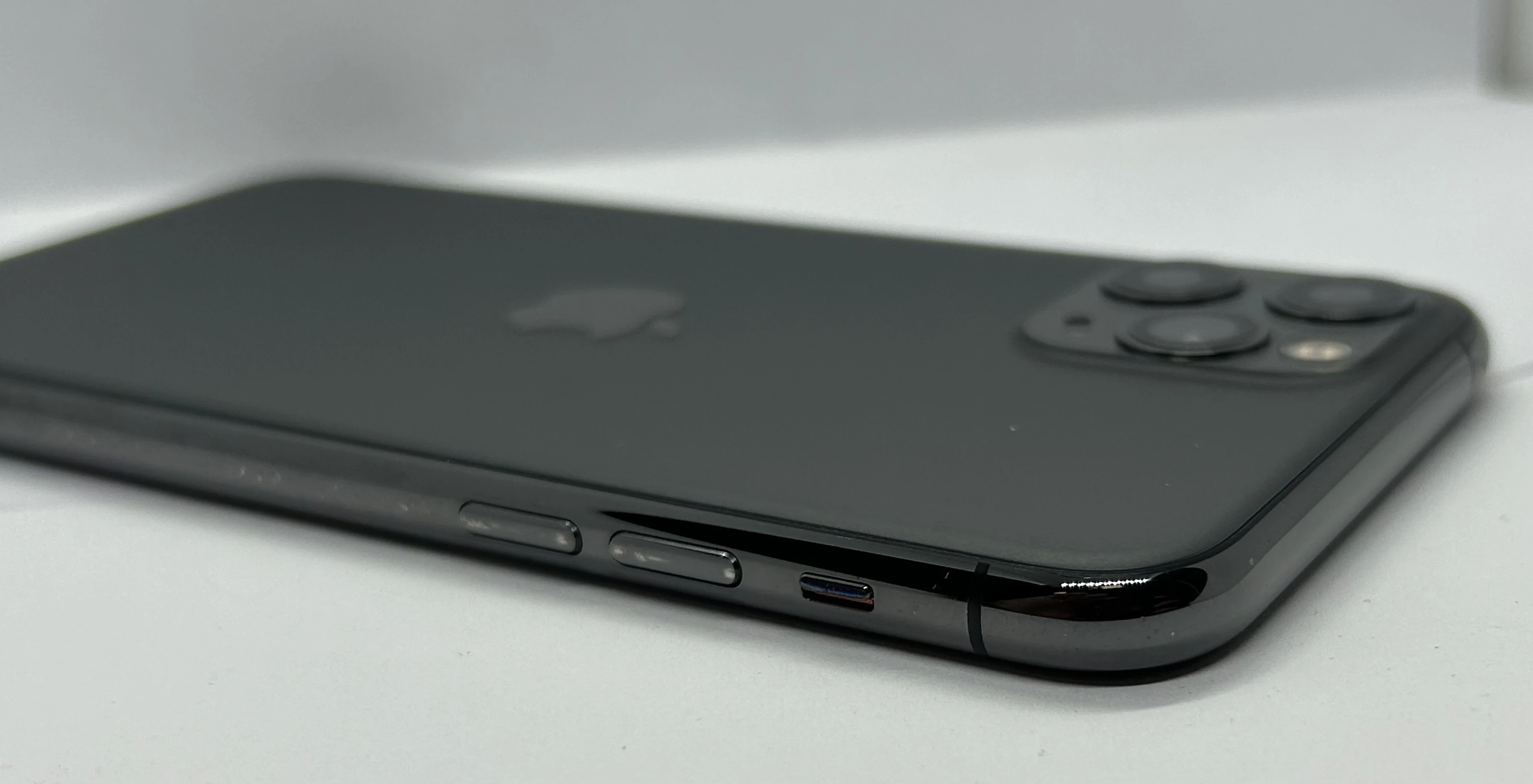 apple-iphone-11-pro-64gb-czarny-71-kondycji-baterii-wbudowana-pamiec-64-gb