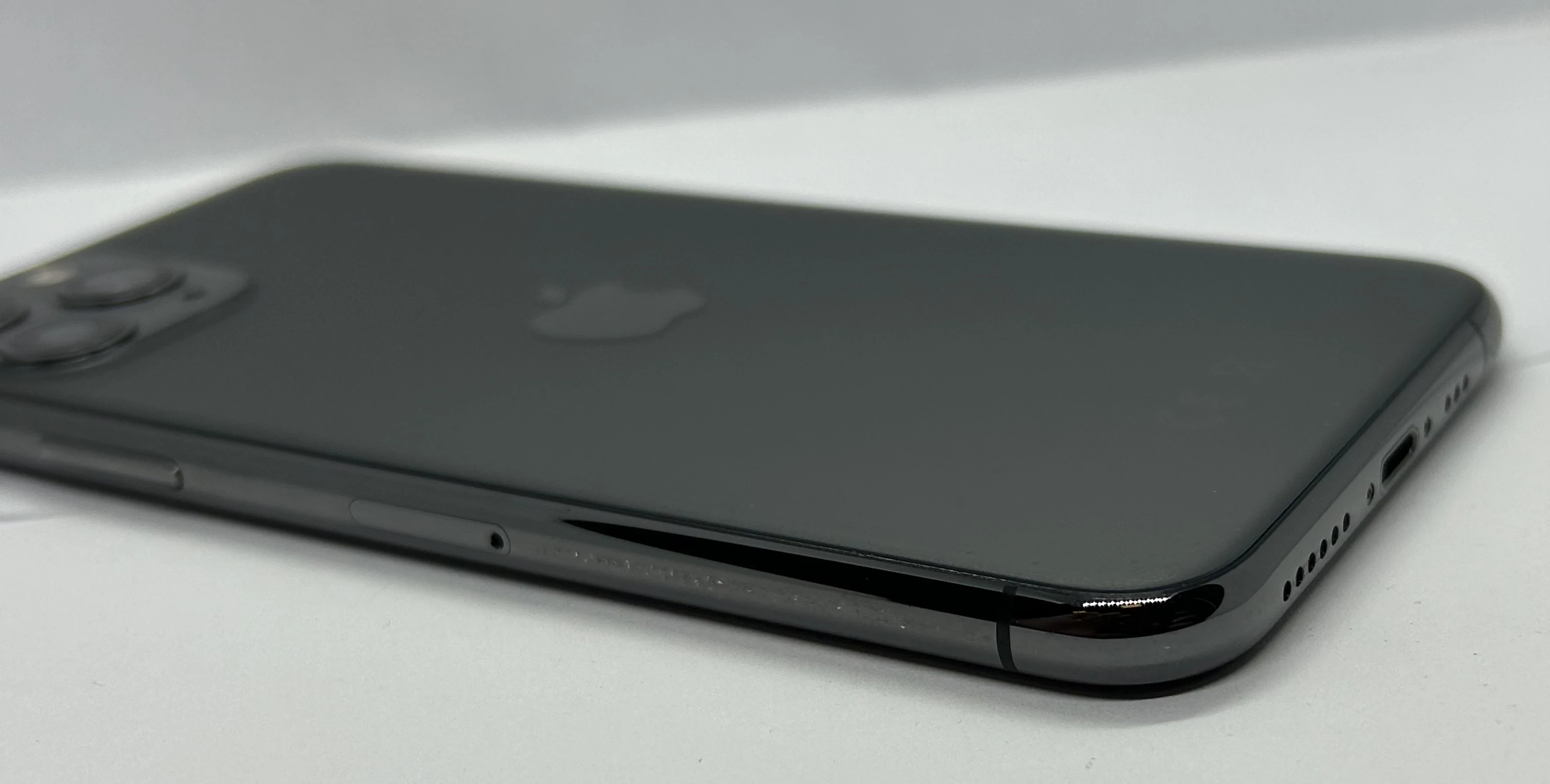 apple-iphone-11-pro-64gb-czarny-71-kondycji-baterii-kolor-czarny