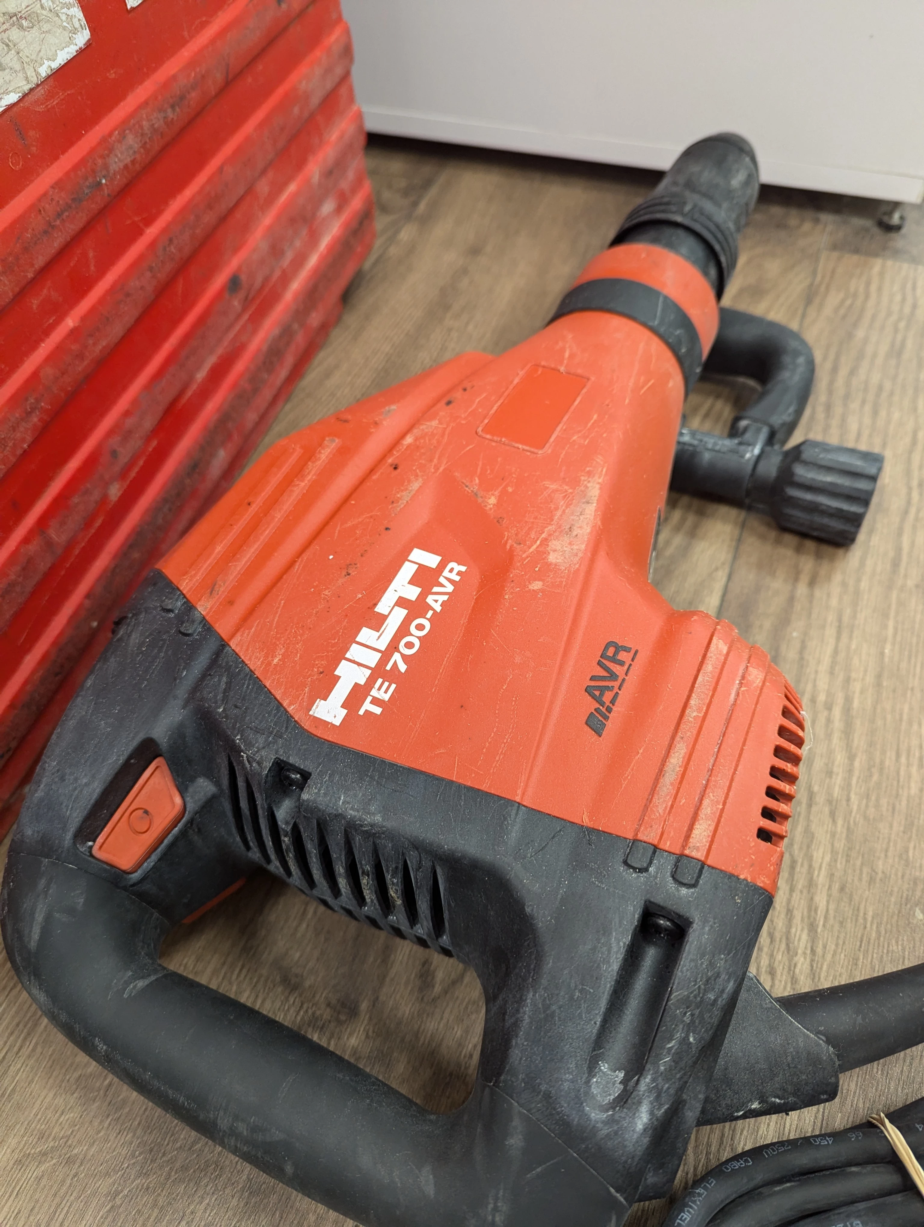 mlot-wyburzeniowy-hilti-te-700-avr-energia-udaru-115