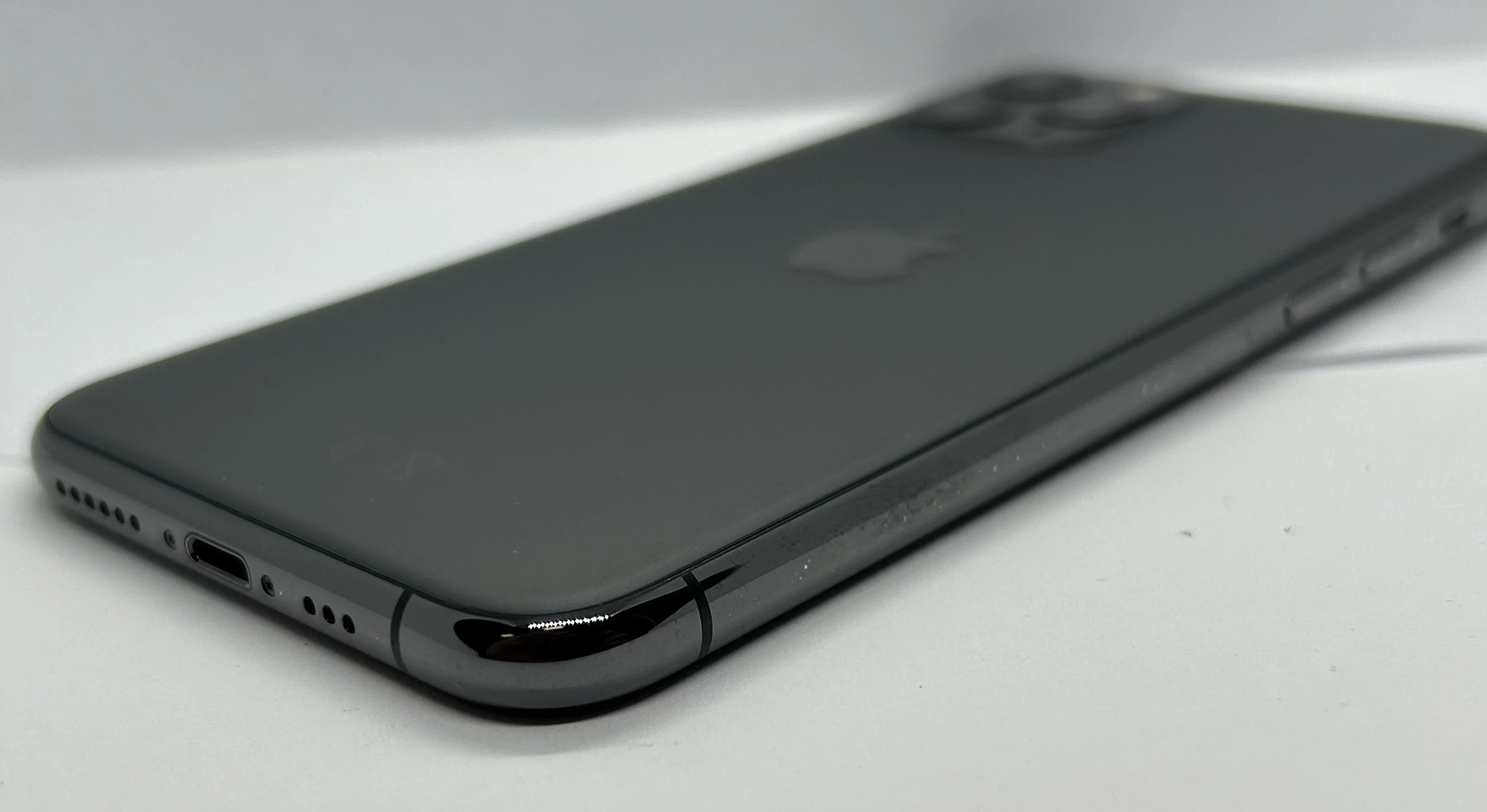 apple-iphone-11-pro-64gb-czarny-71-kondycji-baterii-przekatna-ekranu-580