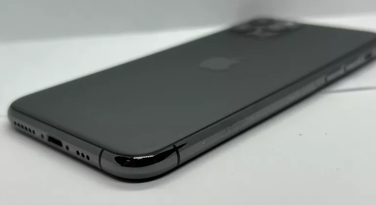 apple-iphone-11-pro-64gb-czarny-71-kondycji-baterii-przekatna-ekranu-580