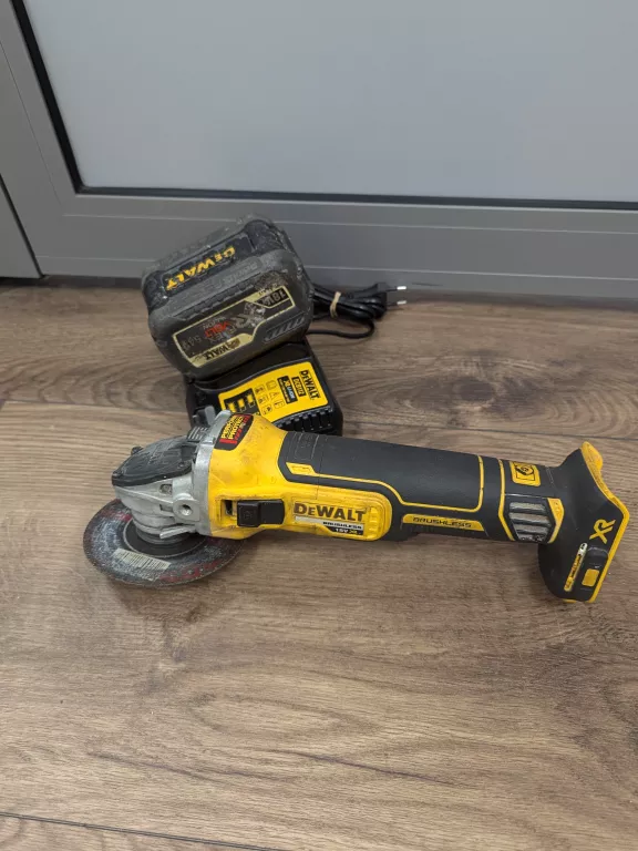 SZLIFIERKA DEWALT D65509