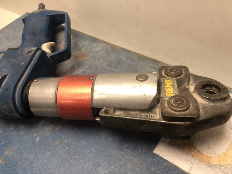 zaciskarka-do-rur-wavin-unp2-product-id-c71ad2d0-9e1d-4f1b-818b-1b2eccb7fb4f