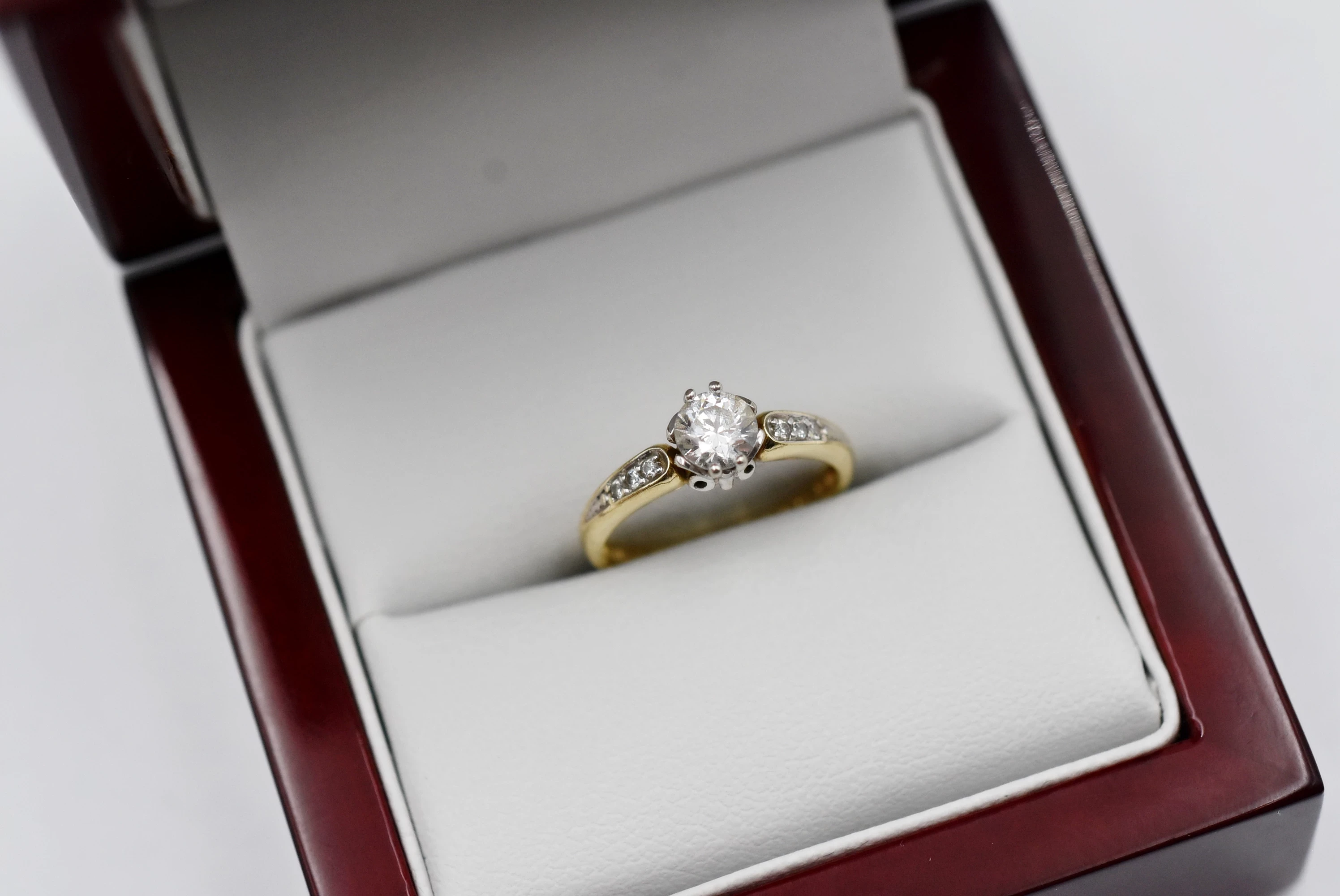 zloty-pierscionek-z-kamieniem-585-361g-r8-stan-11323-2