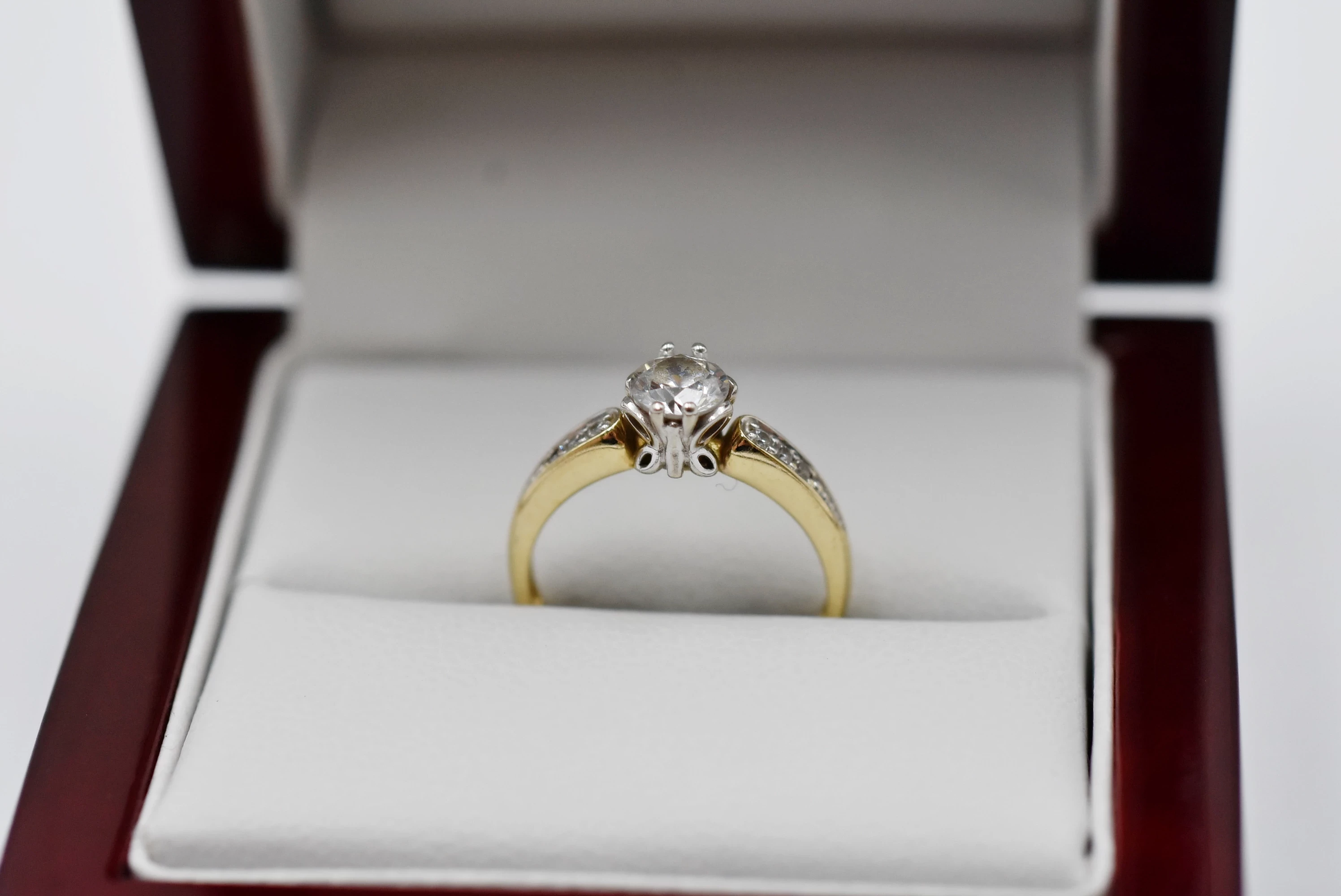 zloty-pierscionek-z-kamieniem-585-361g-r8-rozmiarsrednica-wew-mm-372-8