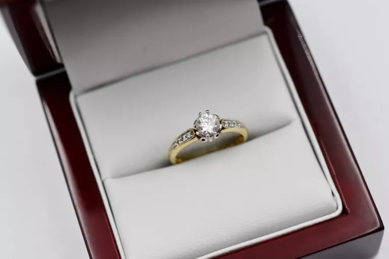 ZŁOTY PIERŚCIONEK Z KAMIENIEM [585] 3,61G R.8