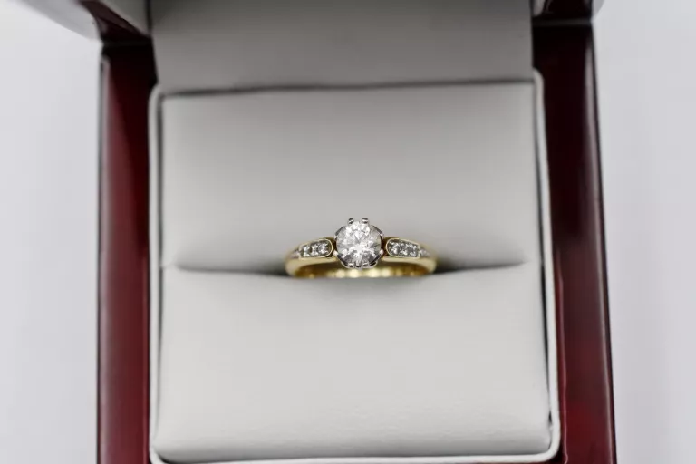 ZŁOTY PIERŚCIONEK Z KAMIENIEM [585] 3,61G R.8