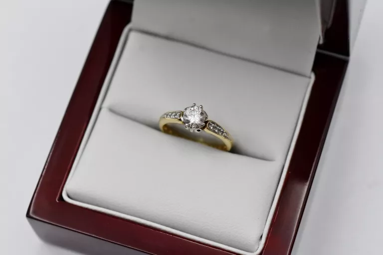 ZŁOTY PIERŚCIONEK Z KAMIENIEM [585] 3,61G R.8