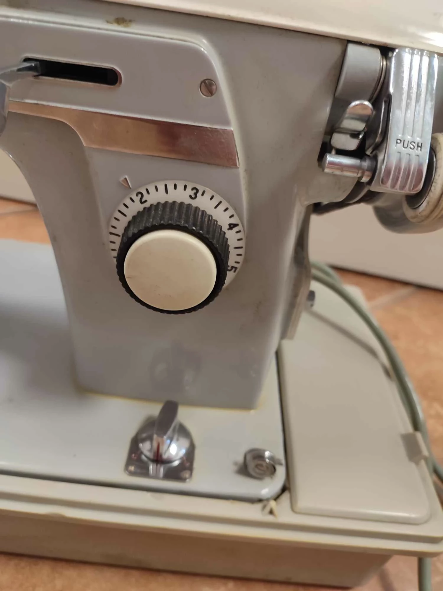 maszyna-do-szycia-victoria-ydk-1692-opis-stan-11323-2