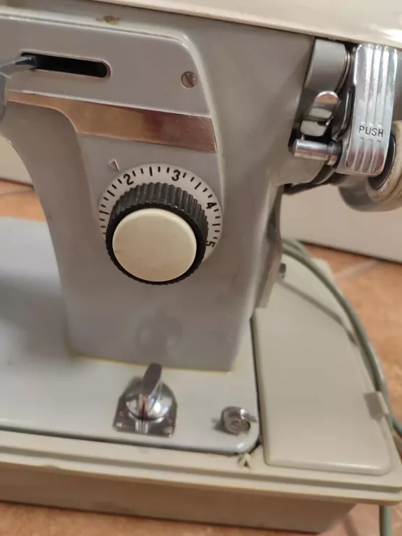 maszyna-do-szycia-victoria-ydk-1692-opis-stan-11323-2