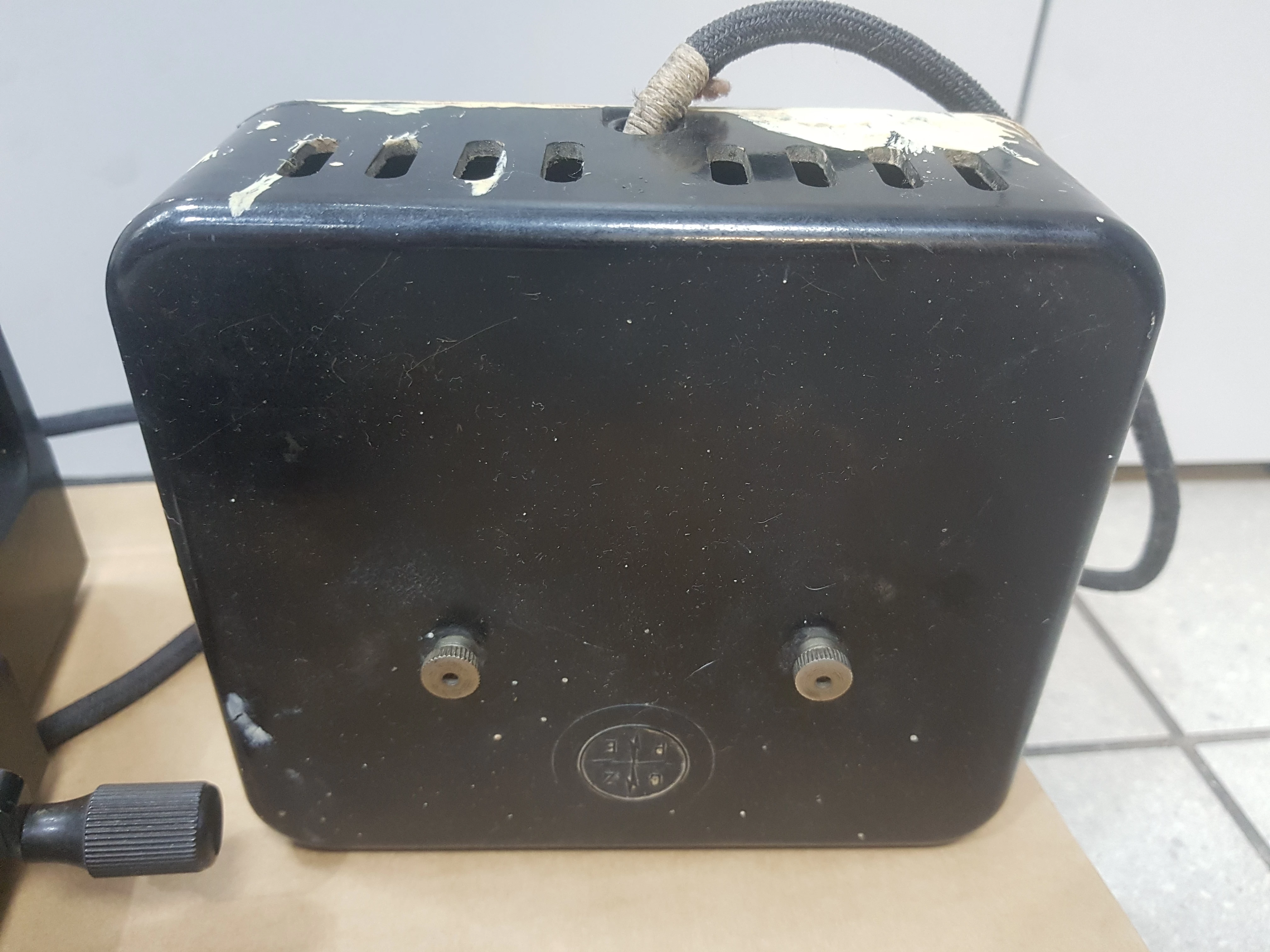 stary-telefon-na-korbke-bakelitowy-od-lombard-trzebnica-stan-opakowania-brak-opakowania