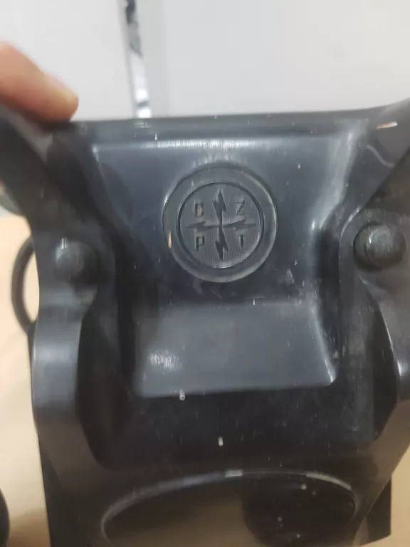 stary-telefon-na-korbke-bakelitowy-od-lombard-trzebnica-henryka-poboznego-26e-trzebnica