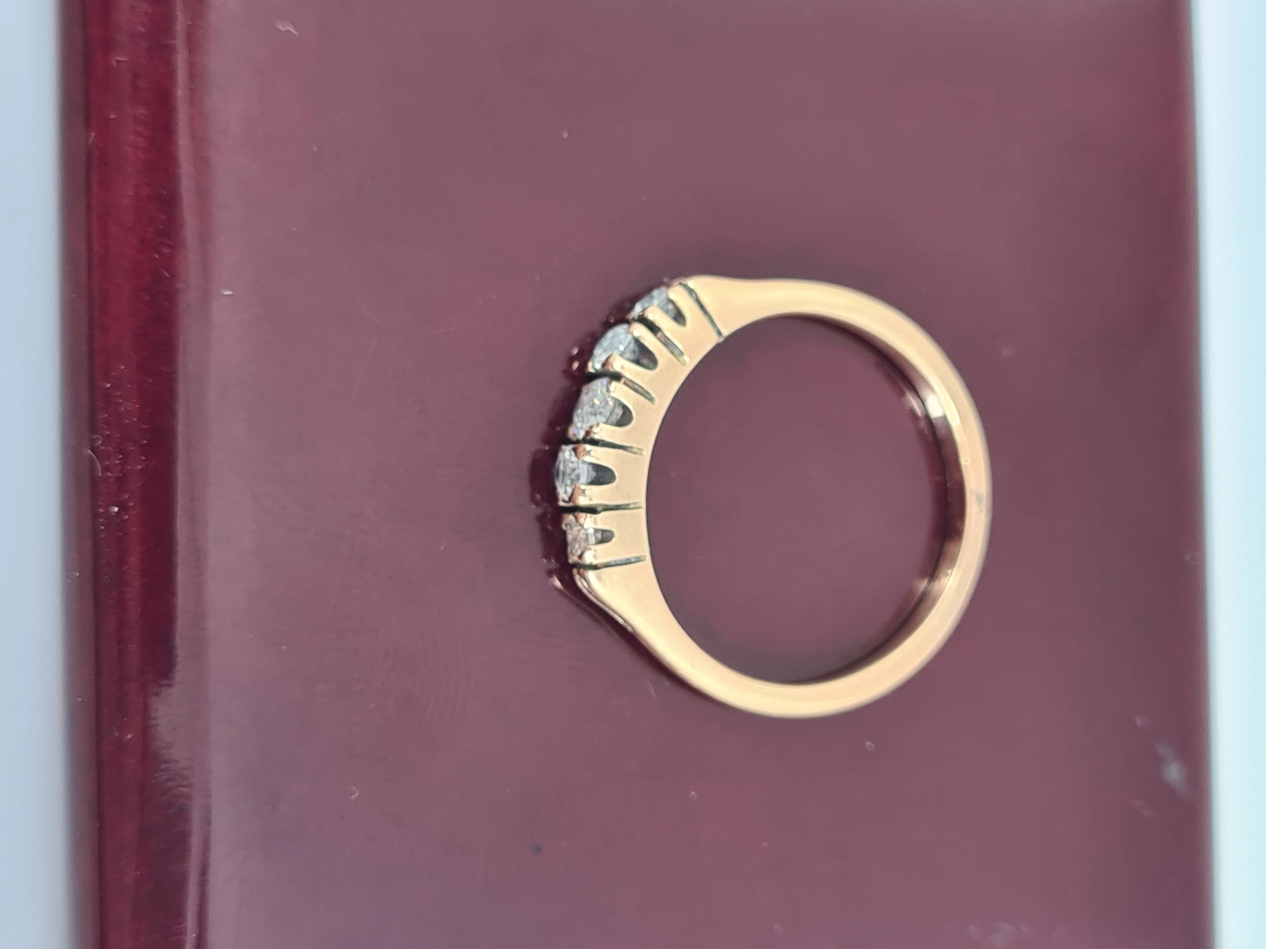 zloty-pierscionek-z-kamieniami-585-14k-266g-r13-rodzaj-wyrob-jubilerski