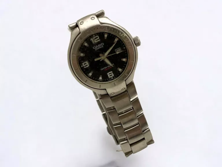 ZEGAREK CASIO EF-105