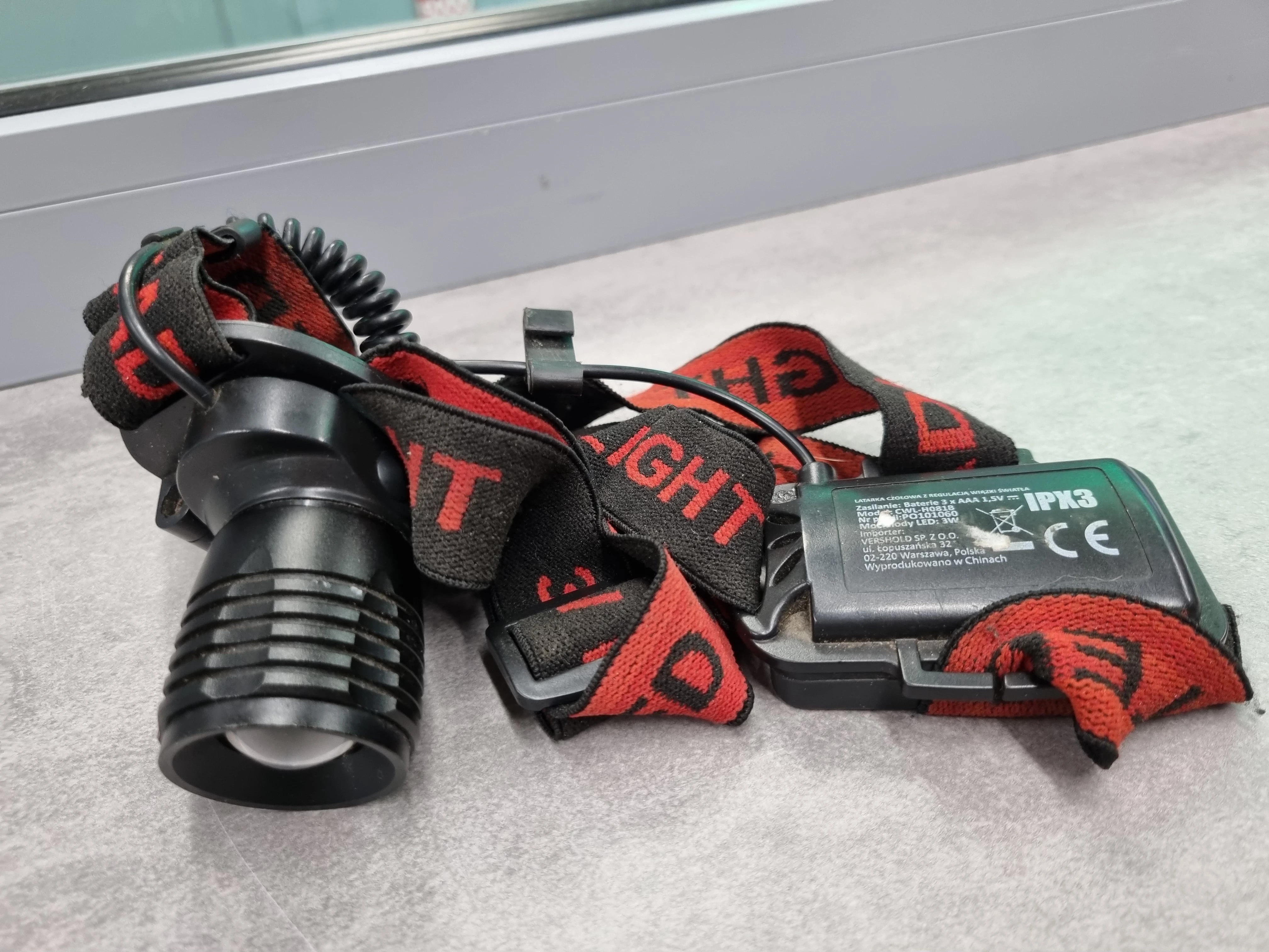 latarka-czolowa-z-regulacja-wiazki-swiatla-kollataja-30-bedzin