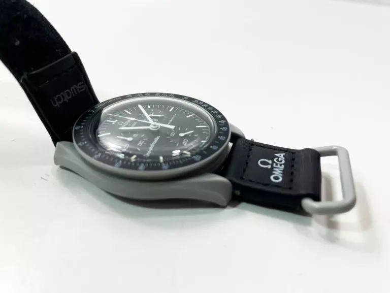 ZEGAREK OMEGA MISSION TO THE MOON