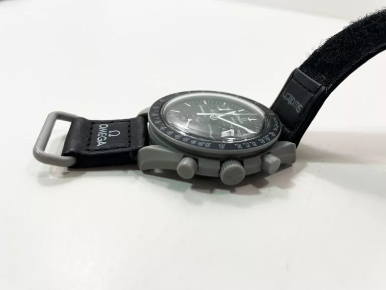 ZEGAREK OMEGA MISSION TO THE MOON