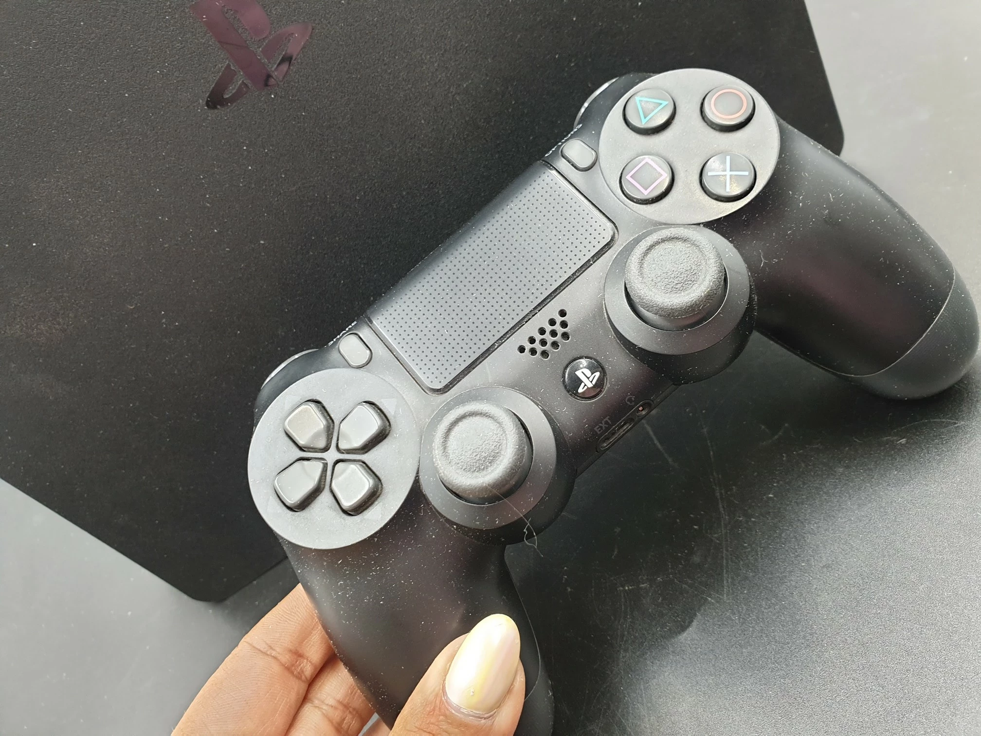 konsola-ps4-500gb-cuh-2116a-z-padem-ean-gtin-0711719296492