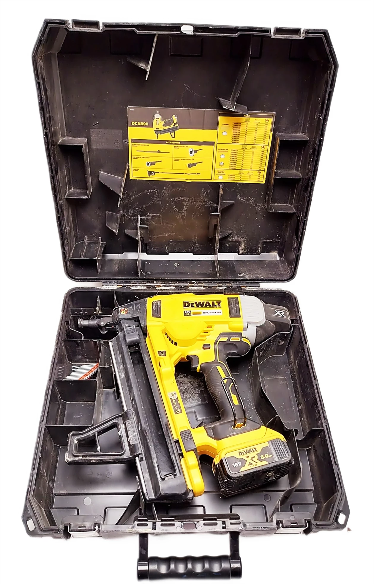 gwozdziarka-dewalt-dcn890-osadzak-18v-akumulator-walizka-stan-uzywany