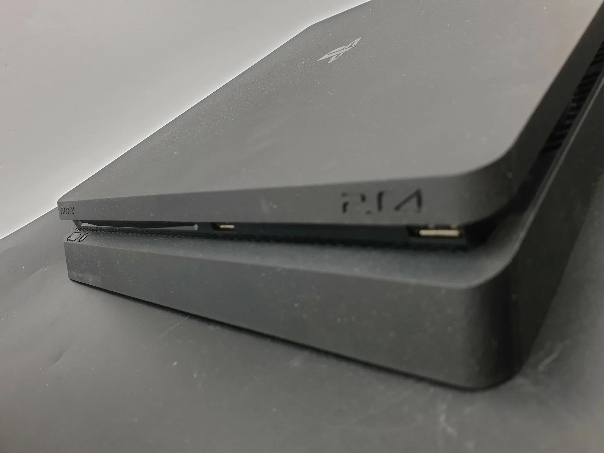 konsola-ps4-500gb-cuh-2116a-z-padem-kod-producenta-cuh-2216a