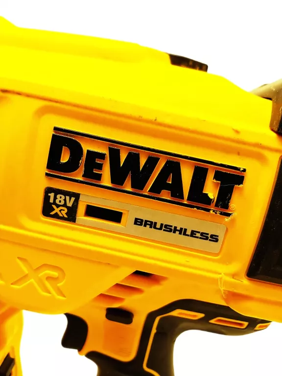 gwozdziarka-dewalt-dcn890-osadzak-18v-akumulator-walizka-zasilanie-akumulatorowe