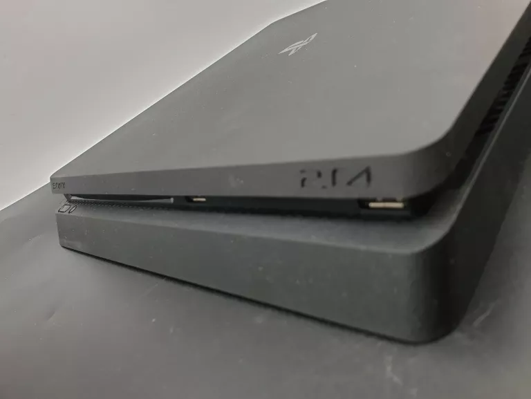 konsola-ps4-500gb-cuh-2116a-z-padem-kod-producenta-cuh-2216a