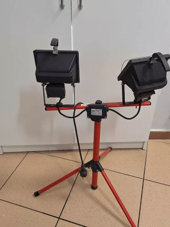 OPRAWA HALOGENOWA 2X500 W NA STATYWIE