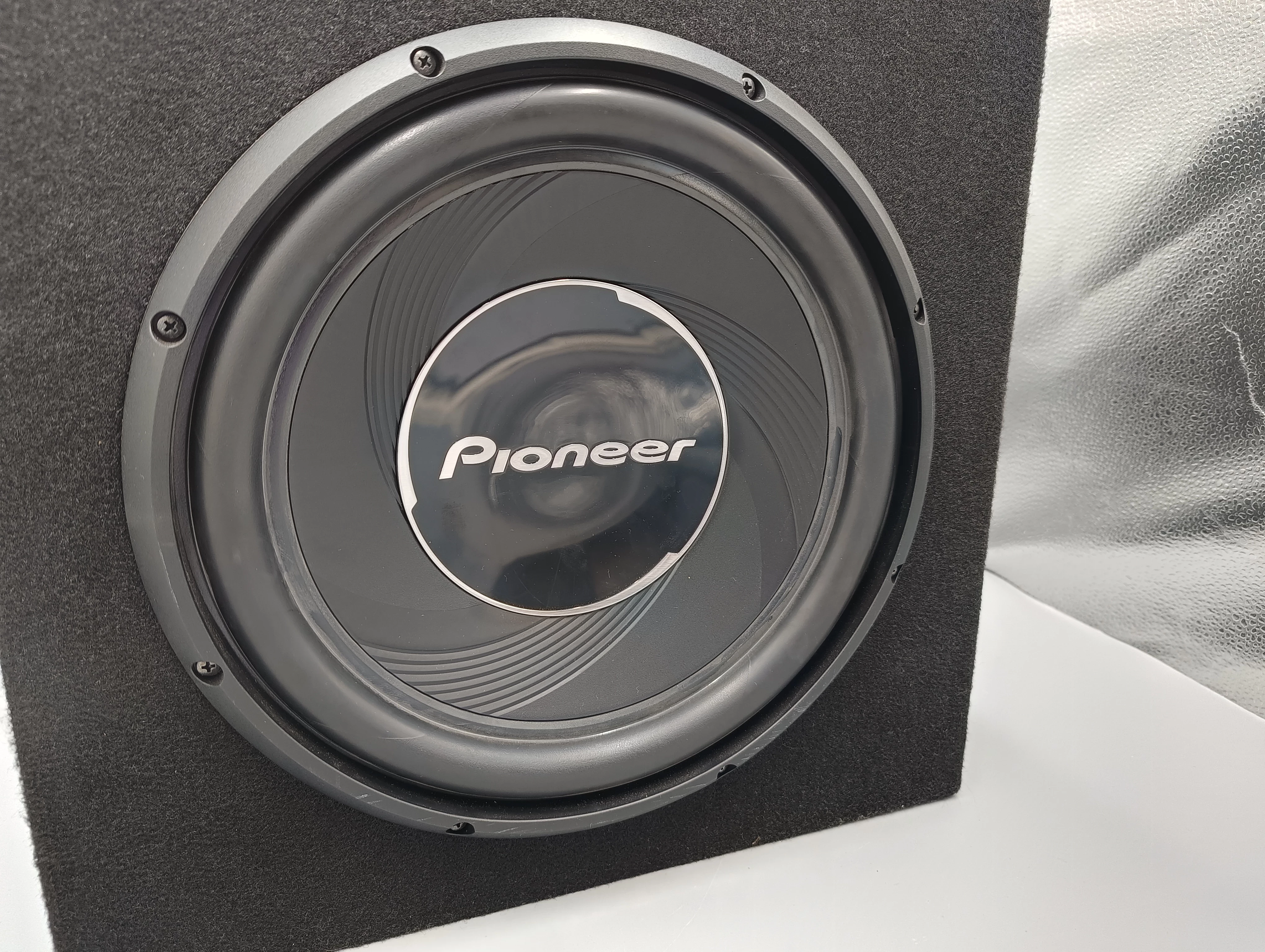 skrzynia-basowa-pioneer-1400w-stan-uzywany