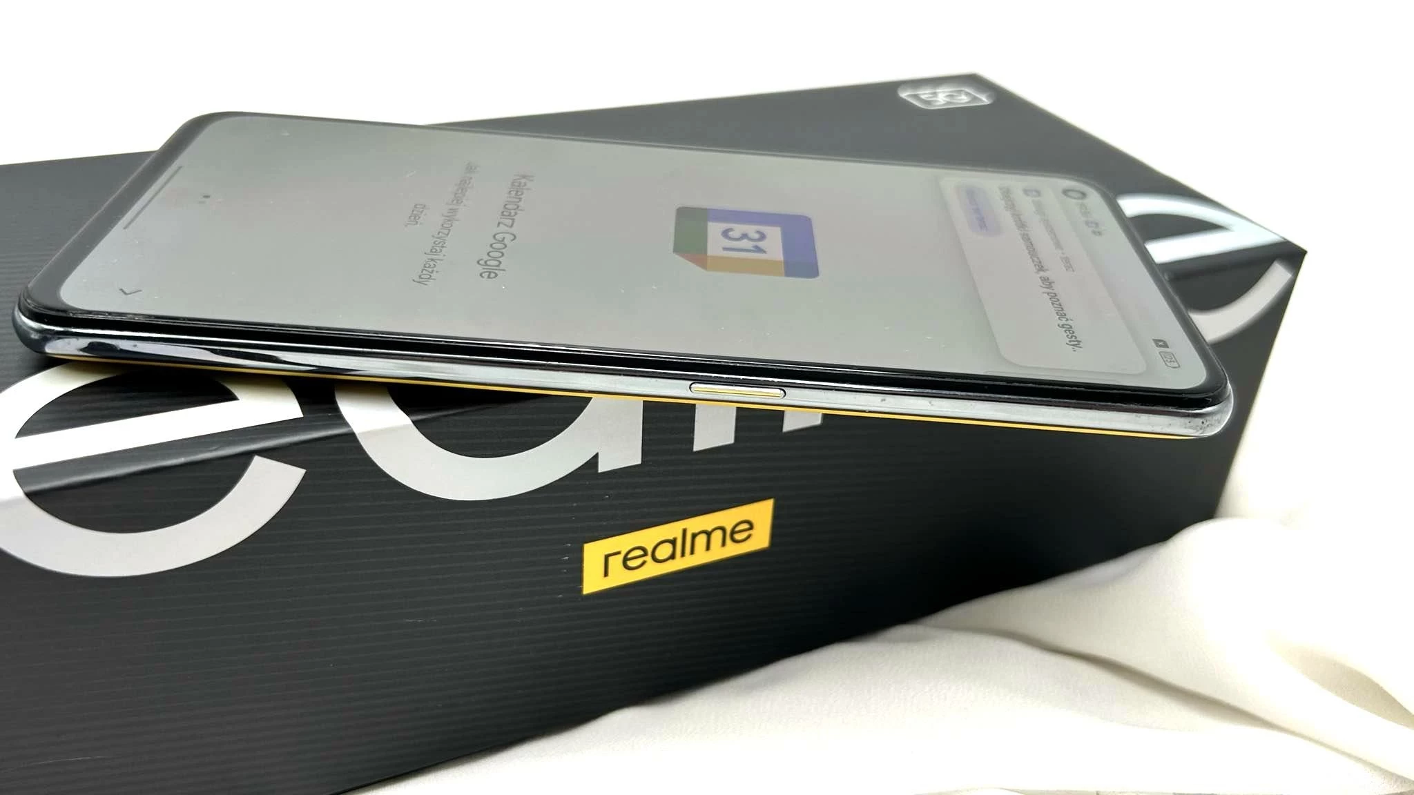 telefon-realme-gt-5g-12256-zolty-wolny-rynek-wbudowana-pamiec-256-gb