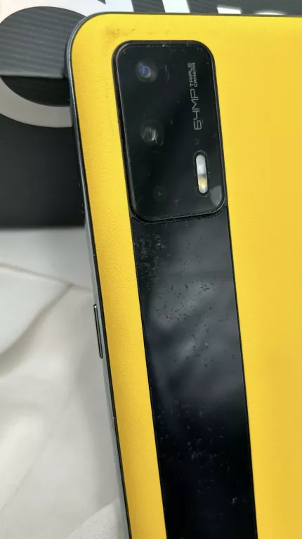 telefon-realme-gt-5g-12256-zolty-wolny-rynek-przekatna-ekranu-643