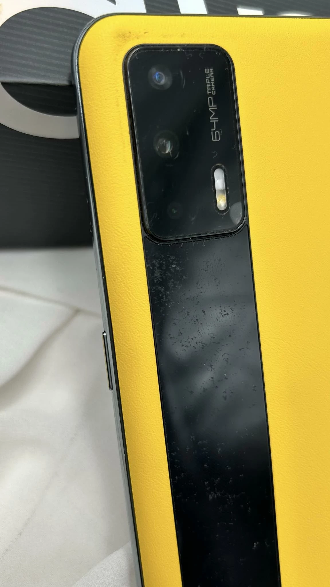 telefon-realme-gt-5g-12256-zolty-wolny-rynek-przekatna-ekranu-643