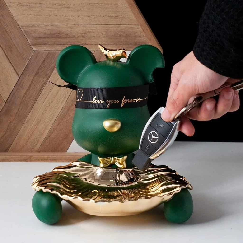 figurka-z-podstawkataca-na-klucze-karmelicka-45a-krakow