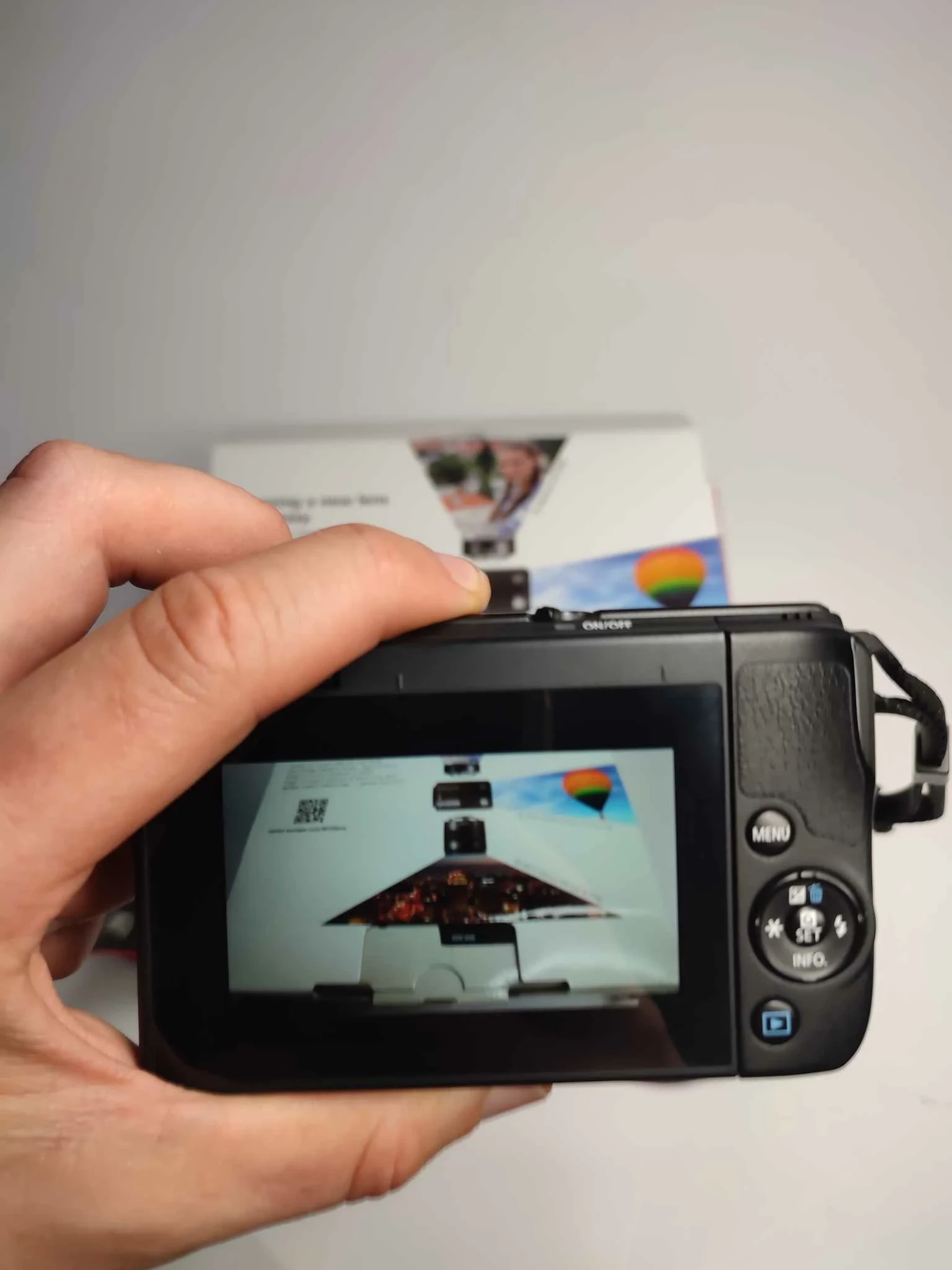 aparat-canon-eos-m10-w-zestawie-korpus-obiektyw