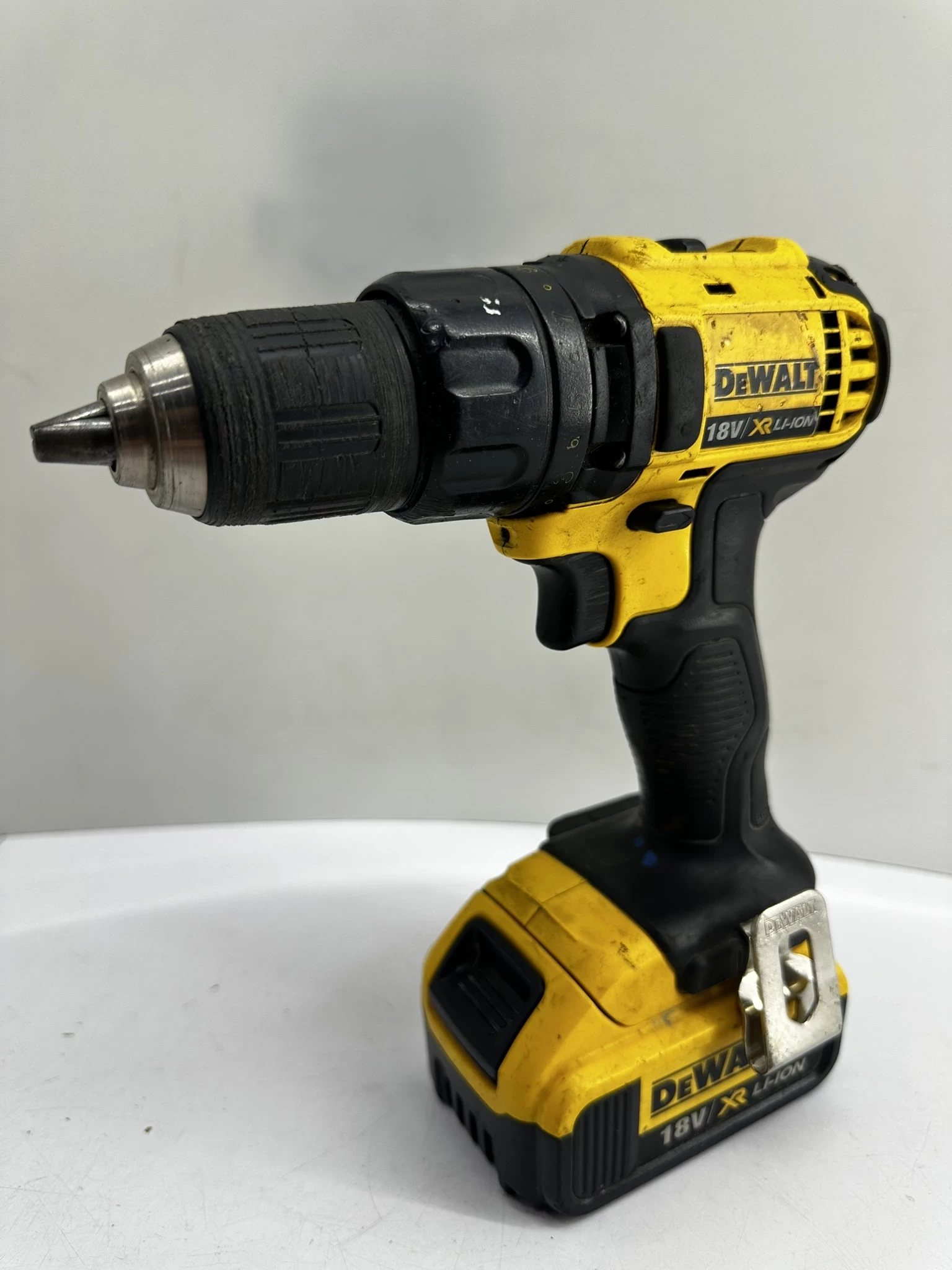 wkretarka-dewalt-dcd-780-2x-aku-lad-walizka-szczotki-stan-uzywany