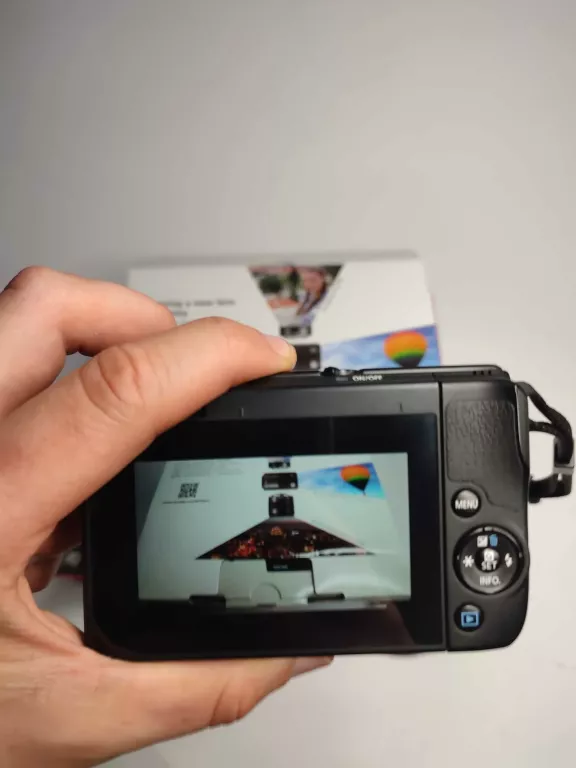 aparat-canon-eos-m10-w-zestawie-korpus-obiektyw