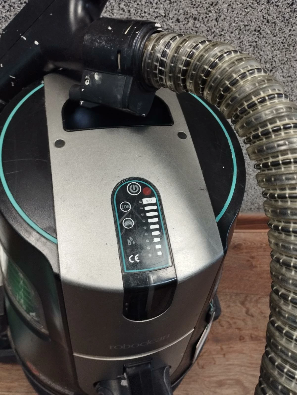 odkurzacz-pioracy-aura-roboclean-splus-900-w-czarny-zestaw-stan-uzywany